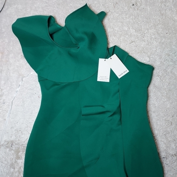 LAVISH Alice plus cold shoulder dress - Picture 5 of 9